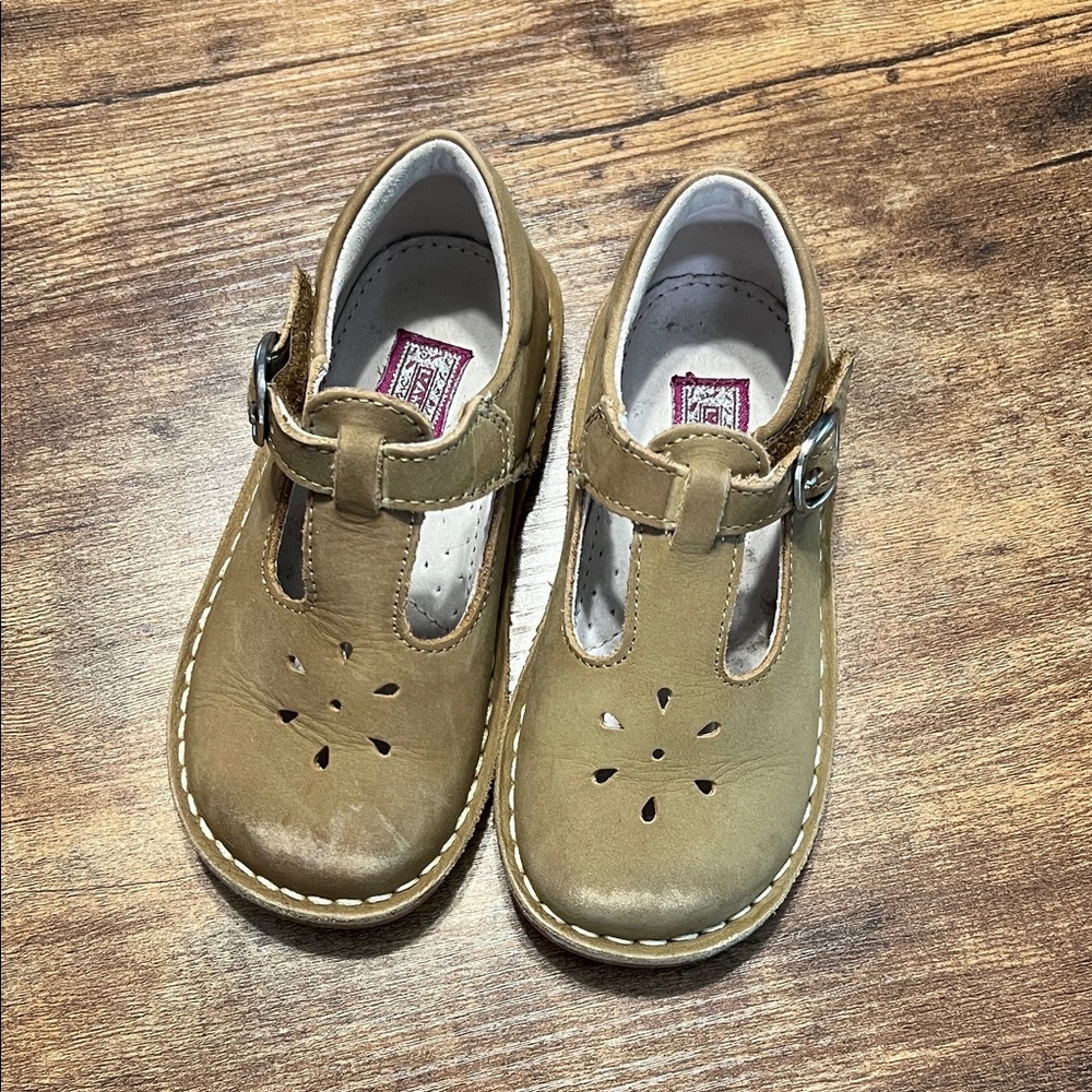 L’Amour Classic Tan Kids Shoes